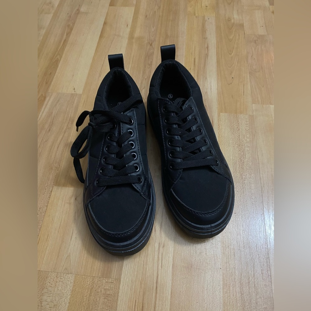 Goth shoe